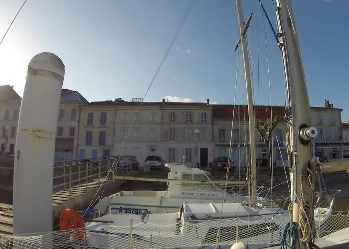 Chambres D'hotes La Rive Bed and Breakfast